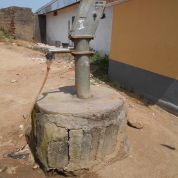 Jules Gabin Kouiye : Puits public, puits privé : Des moyens d’appoint d’approvisionnement en eau des ménages de Ngaoundéré