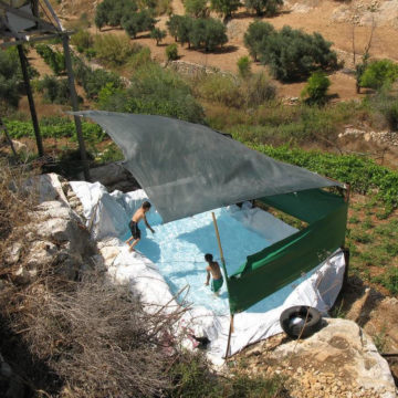 La phot’eau insolite de la semaine : Makeshift swimming pool, Palestine