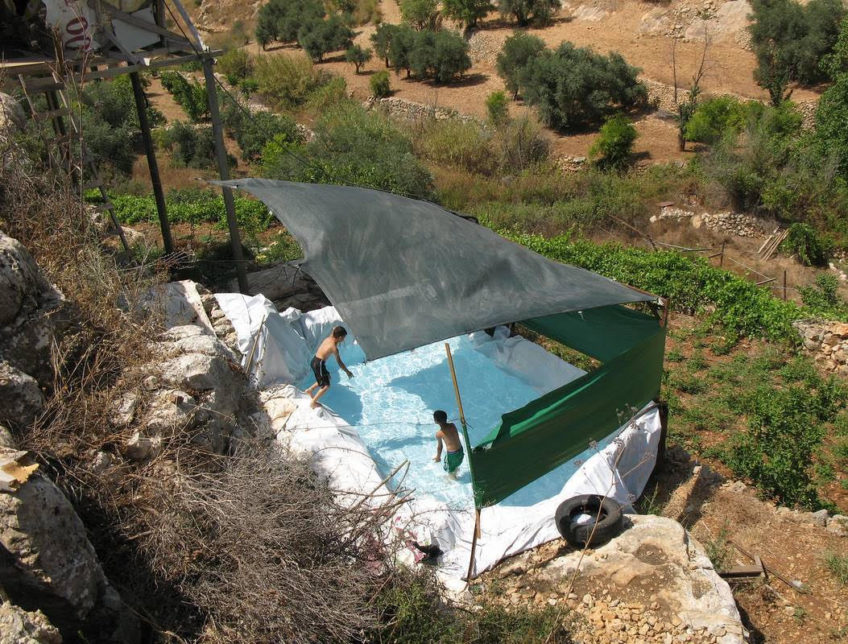 La phot’eau insolite de la semaine : Makeshift swimming pool, Palestine